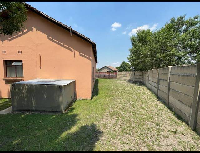 3 BEDROOM HOUSE FOR SALE IN KOSMOSPARK